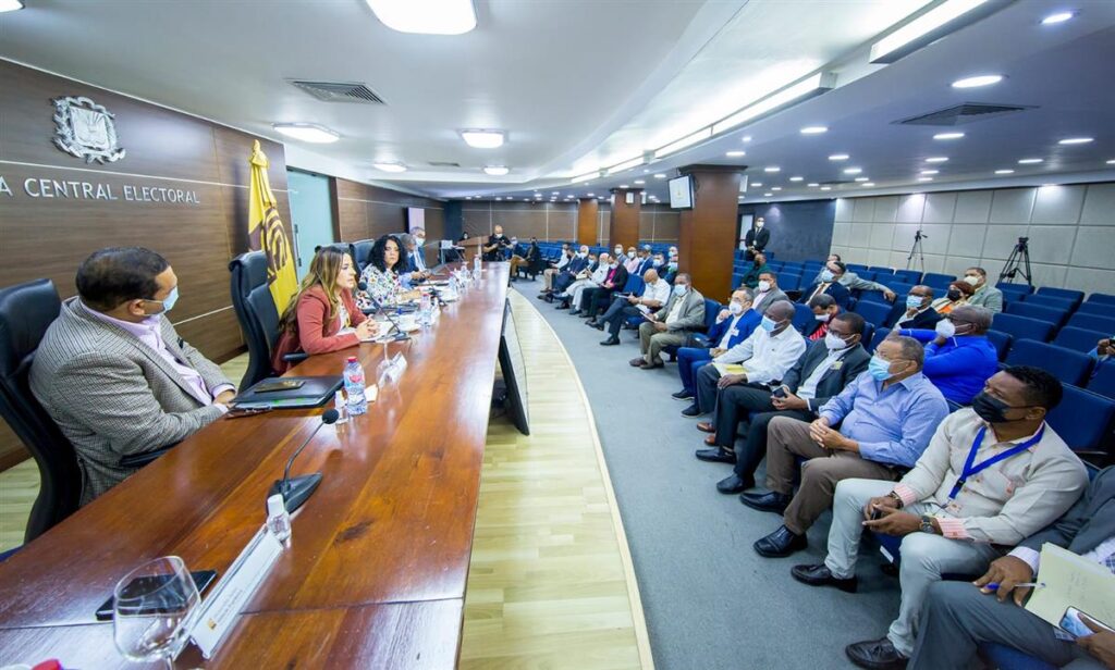 La Junta Central Electoral (JCE) realizó un encuentro con los representantes de los partidos