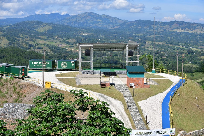 Se inauguro un anfiteatro en un ambiente natural en Jarabacoa  