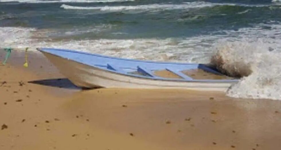 Con 19 personas a bordo Zozobra embarcación en Boca de Yuma