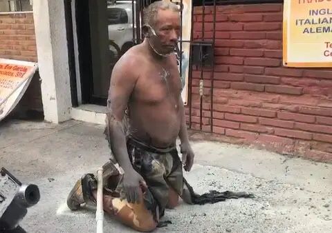 Hombre se Prende fuego frente a palacio de justicia