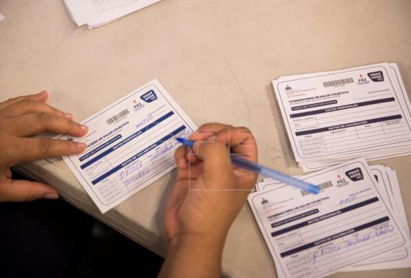 A partir del 31 de enero exigirán tarjeta de vacunación con 3ra dosis