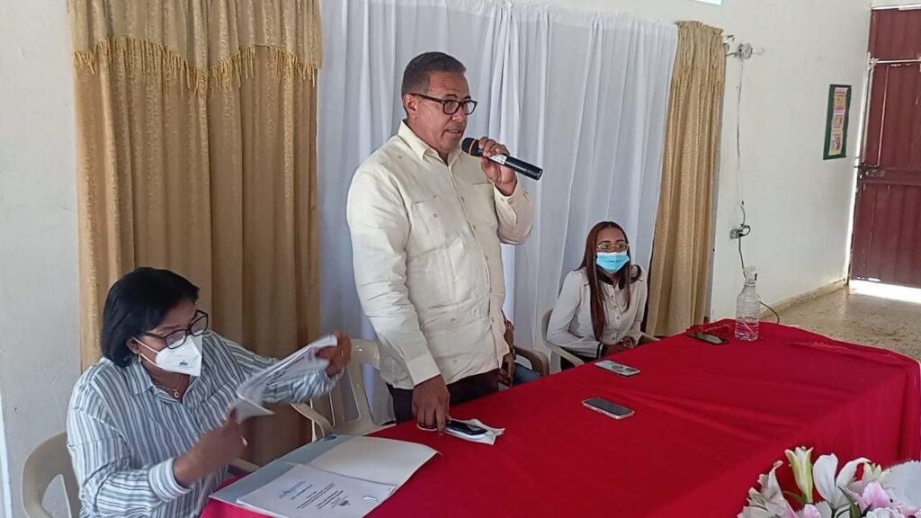 Director Regional realiza Taller con Directores de Centros Públicos en San Rafael del Yuma