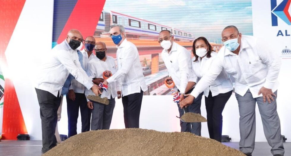 Abinader da primer palazo en Metro los Alcarrizos