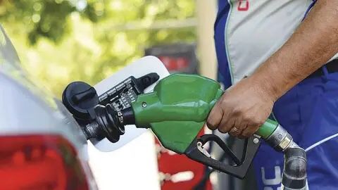 Gobierno congela precios de combustible