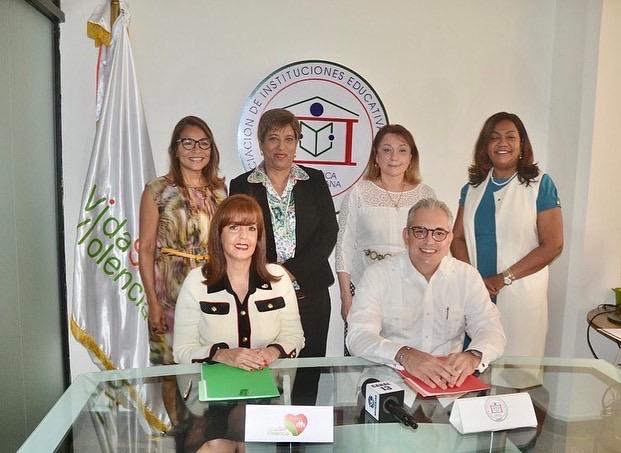 AINEP y VIDA SIN VIOLENCIA FIRMAN ACUERDO 