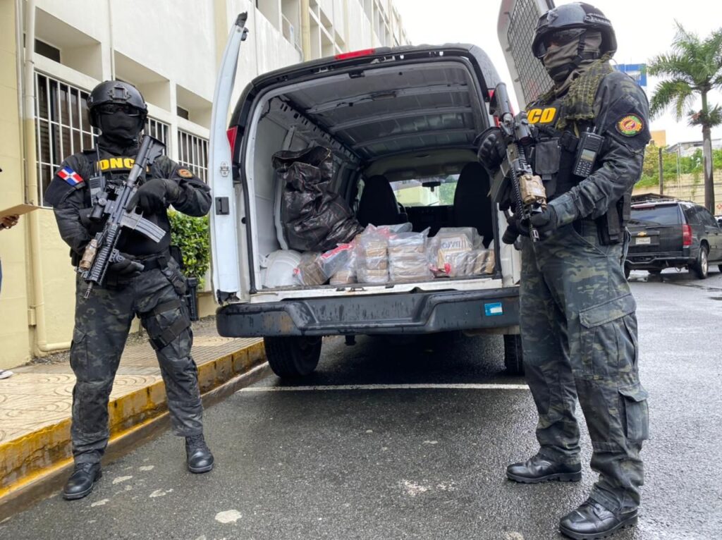 DNCD FRUSTRA ENVÍO DE 140 PAQUETES PRESUMIBLEMENTE COCAÍNA