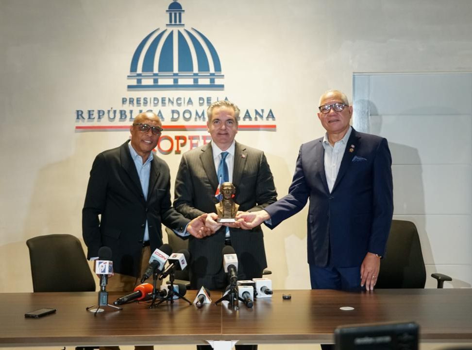 Fedodim entrega “Premio Juan Pablo Duarte a la Transparencia”