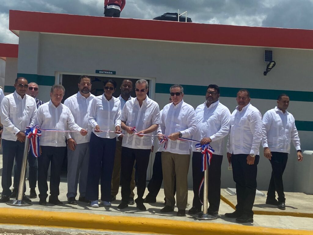 PRESIDENTE Y EL  ALCALDE DE HIGÜEY INAUGURAN PRIMERA ETAPA DE TRANSFERENCIA DE RESIDUOS SÓLIDOS