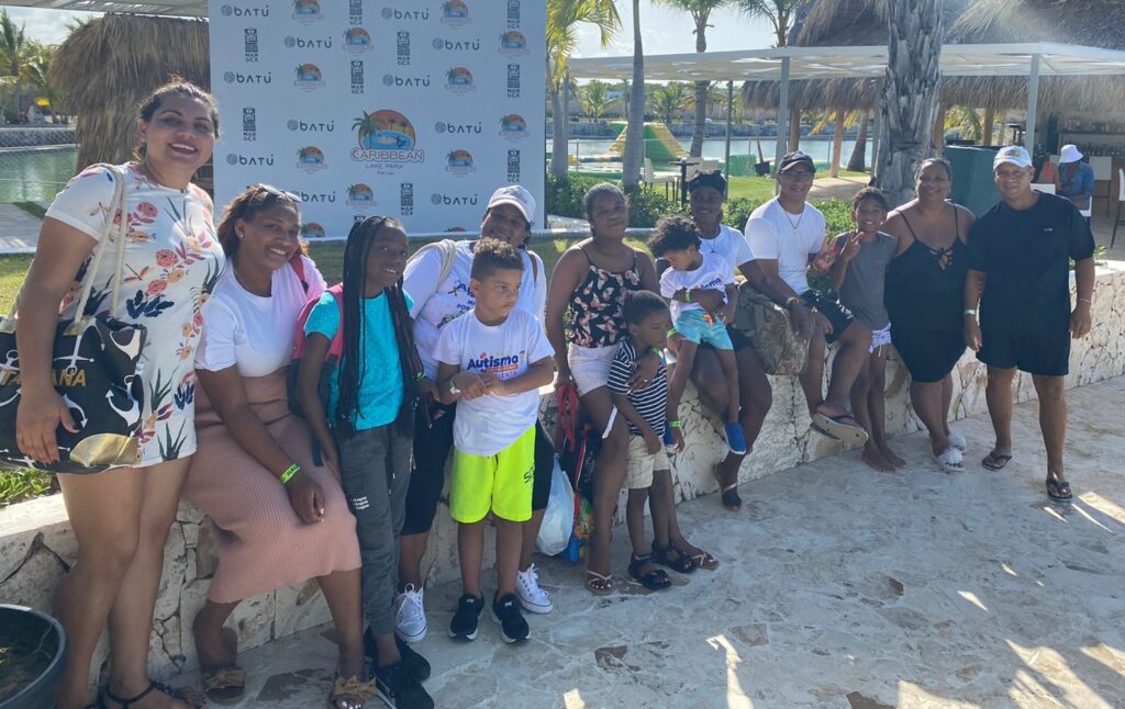 Caribbean Lake Park niños de Autismo Sin Fronteras