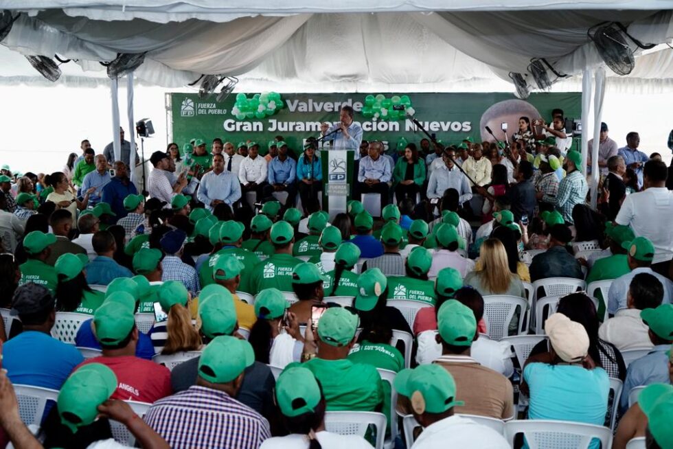 Leonel Fernández sostiene encuentro con empresarios