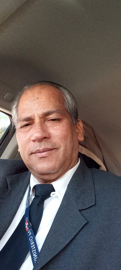 FISCALES INTIMAN A LUIS ABINADER